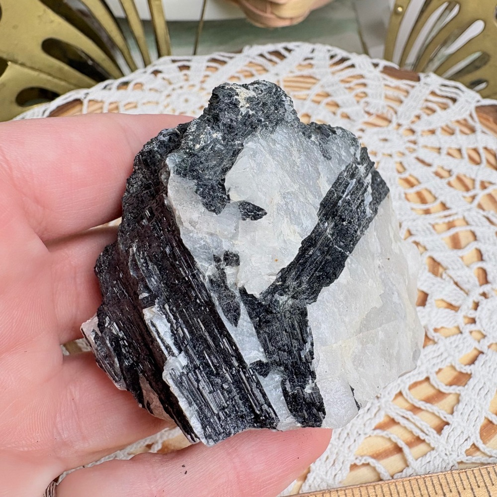 Black Tourmaline Quartz Crystal Healing Raw Stone 209g - Picture 3 of 9